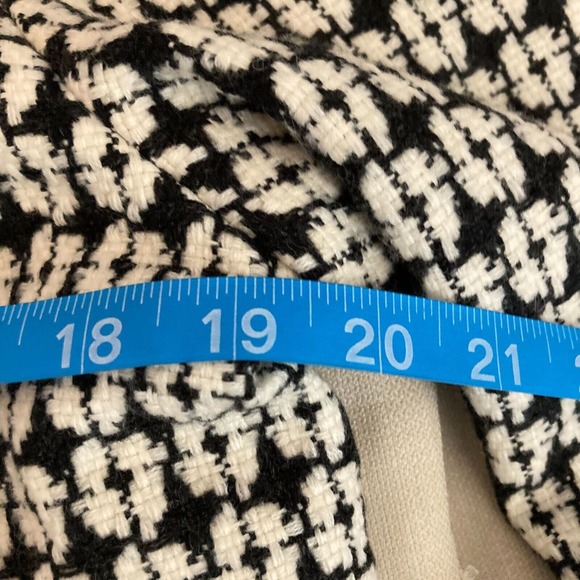 Isaac Mizrahi Jacket Womens Sz 12 Black White Tweed Wool Blazer Logo Buttons‎ - Picture 8 of 9